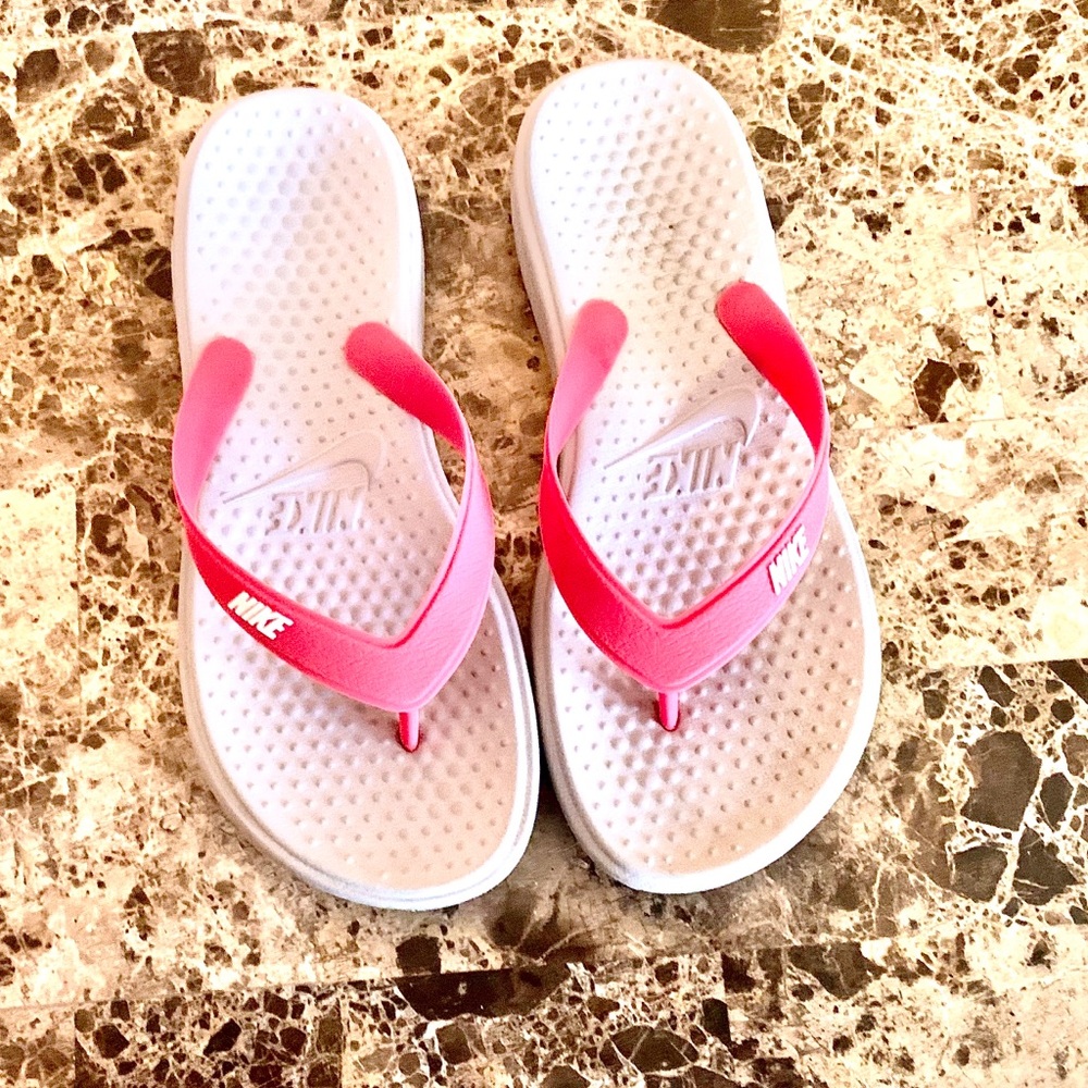 NIKE flip flops